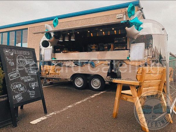 Airstream Mobile Camió de Menjar Suitable for Burger Coffee Gin Prosecco & Pizza