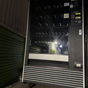 Snack Vending Machine, Accepts Apple Pay & Tap To Pay